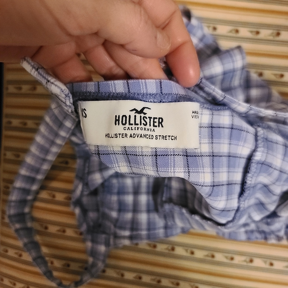 Hollister Crop Top - Picture 3 of 3